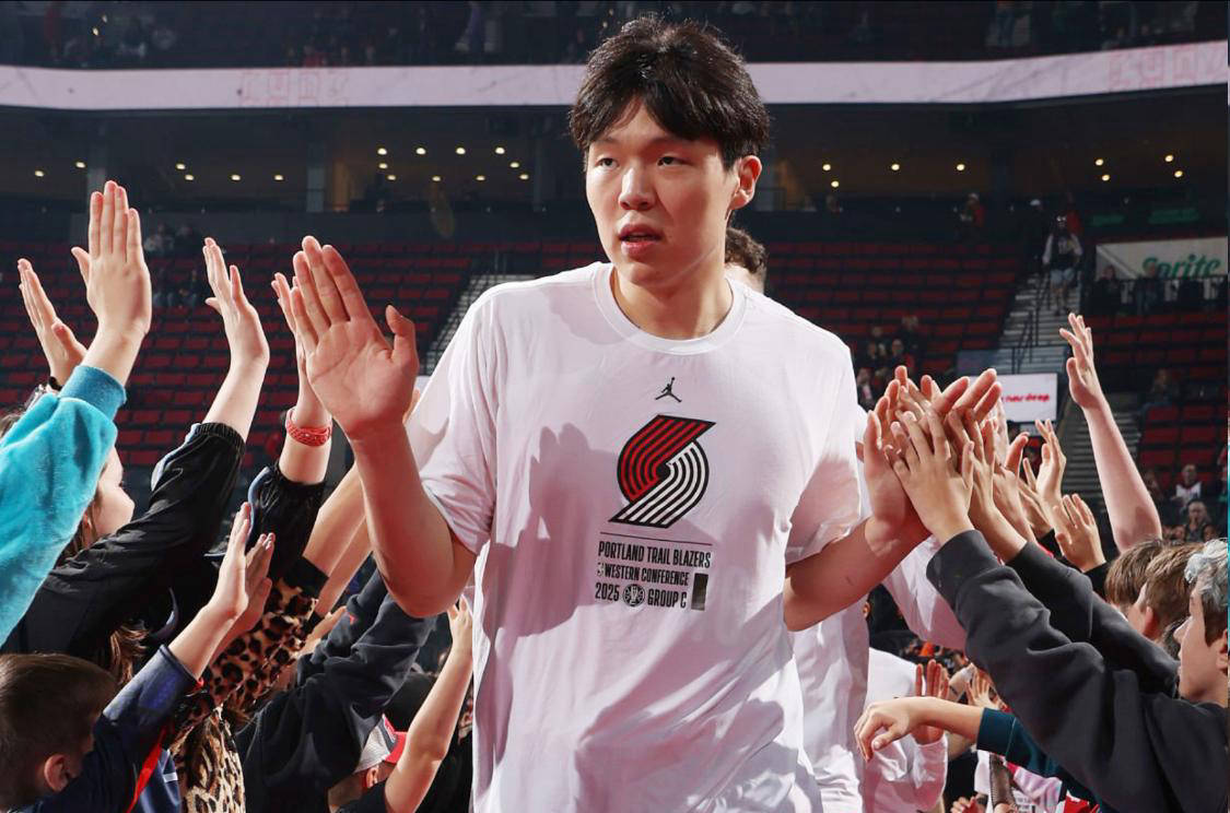 国王碾压掘金,周琦统治全场 国王碾压掘金,周琦统治全场