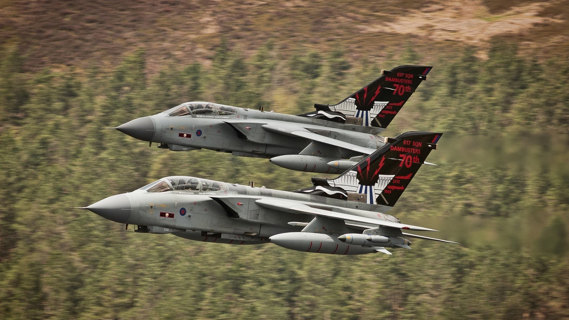 开云sport-黄喜灿的发动机轰鸣，当一个足球运动员接管了F1的夜晚