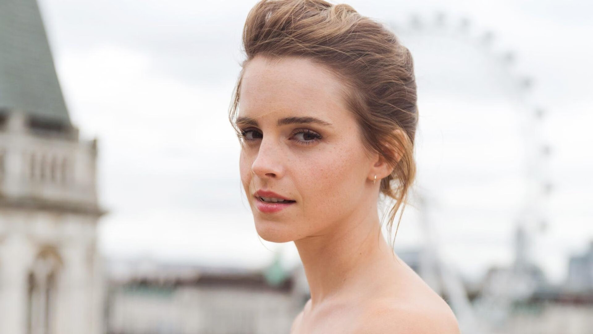 冰岛对阵巴黎,卢卡库关键进球定乾坤